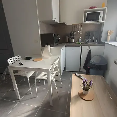 Paisible Bien Situe Au Rez De Chaussee. Apartment Denain