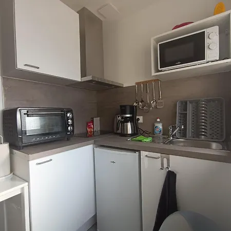 Paisible Bien Situe Au Rez De Chaussee. Apartment Denain