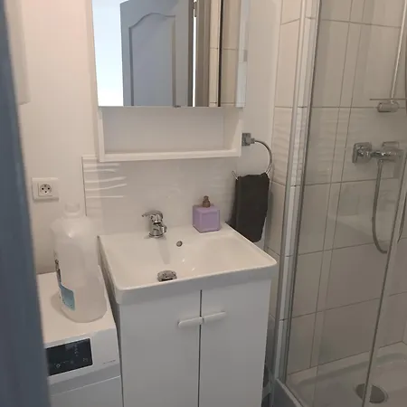 Paisible Bien Situe Au Rez De Chaussee. Apartment *