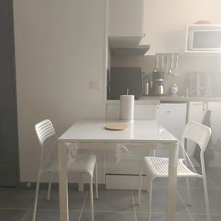 Paisible Bien Situe Au Rez De Chaussee. Apartment Denain
