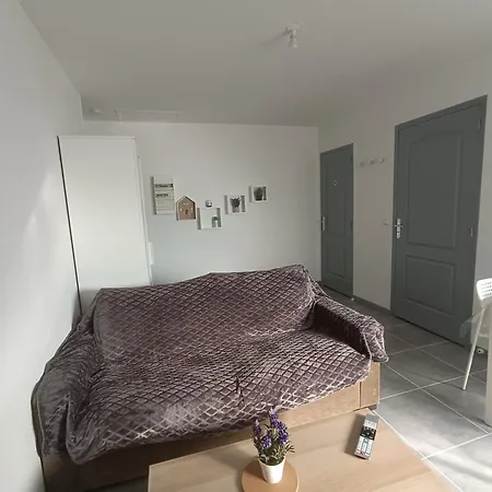 Paisible Bien Situe Au Rez De Chaussee. *